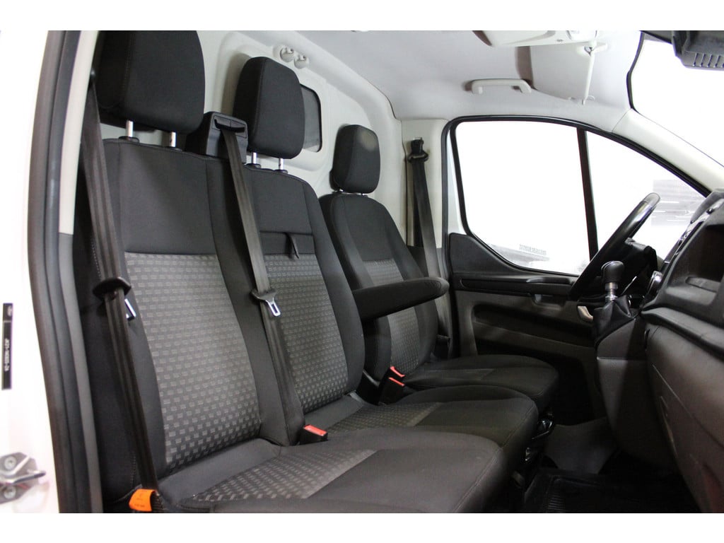 Ford Transit Custom Van 2.0 TDCI 130 hp L2H1Stand heater/ Seatverw./ Cruise/ PDC/ Airco/ Towbar