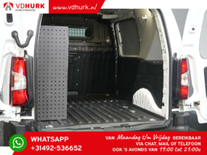 Vauxhall Combo Van 1.5D 130 CP Aut. Interior/ CarPlay/ Încălzirea scaunelor/ Încălzirea standului/ LMV/ Keyless/ Camera/ PDC/ Cruise/ Remorcă.