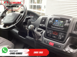 Peugeot Boxer Bestelbus 2.0 HDI 130 pk EXPORT Climate/ Cruise/ Gev. Stoel/ Navi/ PDC/ Trekhaak/ 2.5t Trekverm.