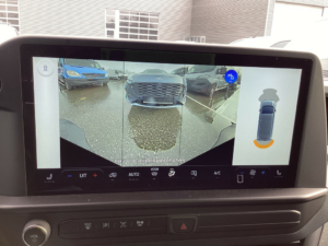 Ford E-Transit Custom Van L2 Trend 65 kWh 330 km WLTP Garantie jusqu'en 2029/ LED/ Chauffage sur socle/ Chargeur rapide/ 2,3t Matériel de remorquage/ Sièges chauffants/ Carplay/ Caméra/ PDC/ Cr