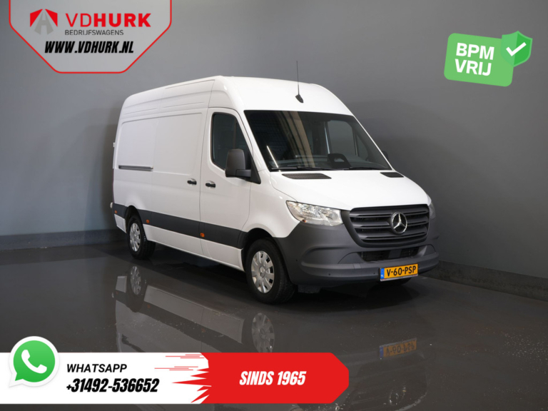 Mercedes-Benz Sprinter Furgonetă 315 CDI Automată L2H2 3,5 t Tracțiune/ Încălzire scaune/ CarPlay/ Uși cu deschidere la 270°/ Navigație/ Cameră/ PDC/ Cruise Control/ DAB