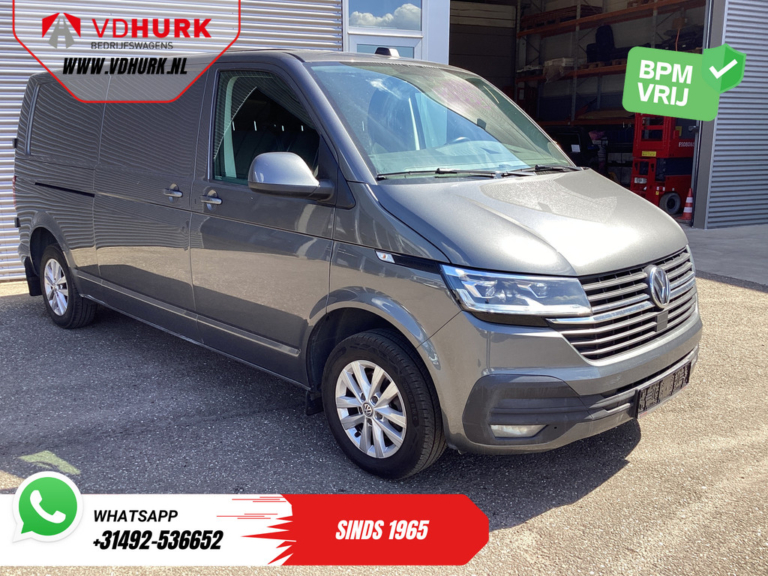 Furgoneta Volkswagen Transporter 2.0 TDI 150 pk, cambio automático, L2, control de crucero adaptativo, luces LED, CarPlay, calefacción de estacionamiento, calefacción en los asientos, cámara, aire acondicionado, gancho de remolque, PDC, equipamiento interior