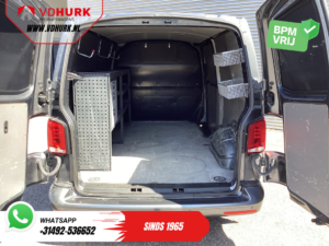 Furgoneta Volkswagen Transporter 2.0 TDI 150 pk, cambio automático, L2, control de crucero adaptativo, luces LED, CarPlay, calefacción de estacionamiento, calefacción en los asientos, cámara, aire acondicionado, gancho de remolque, PDC, equipamiento interior