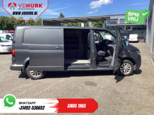 Furgoneta Volkswagen Transporter 2.0 TDI 150 pk, cambio automático, L2, control de crucero adaptativo, luces LED, CarPlay, calefacción de estacionamiento, calefacción en los asientos, cámara, aire acondicionado, gancho de remolque, PDC, equipamiento interior