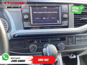 Furgoneta Volkswagen Transporter 2.0 TDI 150 pk, cambio automático, L2, control de crucero adaptativo, luces LED, CarPlay, calefacción de estacionamiento, calefacción en los asientos, cámara, aire acondicionado, gancho de remolque, PDC, equipamiento interior