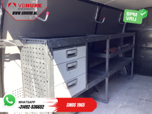 Furgoneta Volkswagen Transporter 2.0 TDI 150 pk, cambio automático, L2, control de crucero adaptativo, luces LED, CarPlay, calefacción de estacionamiento, calefacción en los asientos, cámara, aire acondicionado, gancho de remolque, PDC, equipamiento interior