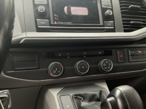 Volkswagen Transporter Lieferwagen T6.1 2.0 TDI 150 PS Automatik L2 LED/ Standheizung/ Sitzheizung/ CarPlay/ PDC/ Tempomat/ Klimaanlage/ Anhängerkupplung