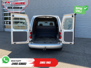 Volkswagen Caddy Fourgon 2.0 TDI 100 ch DSG Automatique NL Auto / Bi-xénon / Sièges chauffants / Cuir / Navigation / Climatisation / PDC / LMV / Régulateur de vitesse / Attelage