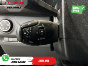 Furgone Peugeot Expert 2.0 HDI 125 pk con cruise control adattivo, climatizzatore, riscaldamento autonomo, CarPlay, telecamera, sensori di parcheggio, accesso senza chiave e gancio di traino