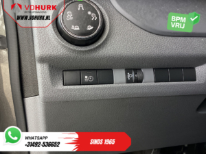 Furgone Peugeot Expert 2.0 HDI 125 pk con cruise control adattivo, climatizzatore, riscaldamento autonomo, CarPlay, telecamera, sensori di parcheggio, accesso senza chiave e gancio di traino