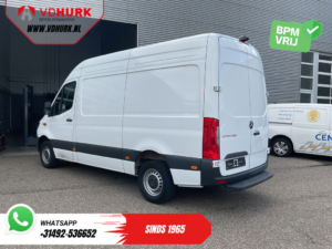 Furgoneta Mercedes-Benz Sprinter 317 CDI L2H2, cambio automático, luces LED, puertas de 270 grados, calefacción en los asientos, asiento calefactable, navegador, aire acondicionado, cámara, control de crucero y PDC