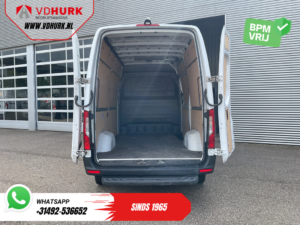 Furgoneta Mercedes-Benz Sprinter 317 CDI L2H2, cambio automático, luces LED, puertas de 270 grados, calefacción en los asientos, asiento calefactable, navegador, aire acondicionado, cámara, control de crucero y PDC