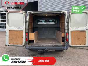 Furgoneta Ford Transit 2.2 TDCI DC, doble cabina, EXPORT, 2,8 t de capacidad de remolque, 2 puertas correderas, calefacción en los asientos, navegador, aire acondicionado, control de crucero, llantas de 16 pulgadas, barras laterales y gancho de remolque