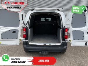 Toyota PROACE CITY Furgonetă 1.5 130 CP, transmisie automată, CarPlay, 3 locuri, încălzire autonomă, aer condiționat, cameră de marșarier, cruise control, bare de acoperiș, senzori de parcare față și spate, cârlig de remorcare