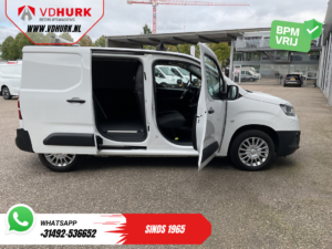 Toyota PROACE CITY Furgonetă 1.5 130 CP, transmisie automată, CarPlay, 3 locuri, încălzire autonomă, aer condiționat, cameră de marșarier, cruise control, bare de acoperiș, senzori de parcare față și spate, cârlig de remorcare