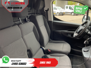 Toyota PROACE CITY Furgonetă 1.5 130 CP, transmisie automată, CarPlay, 3 locuri, încălzire autonomă, aer condiționat, cameră de marșarier, cruise control, bare de acoperiș, senzori de parcare față și spate, cârlig de remorcare