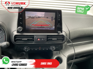 Toyota PROACE CITY Furgonetă 1.5 130 CP, transmisie automată, CarPlay, 3 locuri, încălzire autonomă, aer condiționat, cameră de marșarier, cruise control, bare de acoperiș, senzori de parcare față și spate, cârlig de remorcare