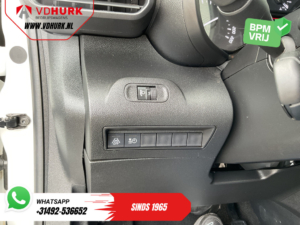 Toyota PROACE CITY Furgonetă 1.5 130 CP, transmisie automată, CarPlay, 3 locuri, încălzire autonomă, aer condiționat, cameră de marșarier, cruise control, bare de acoperiș, senzori de parcare față și spate, cârlig de remorcare