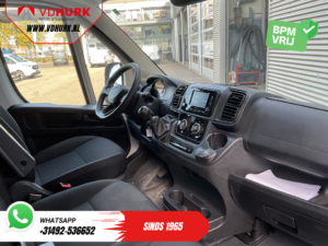 Peugeot Boxer Van 2.2 HDi 140 pk L2H2 270Gr. Doors/ Camera/ PDC/ DAB/ Cruise control/ Air conditioning