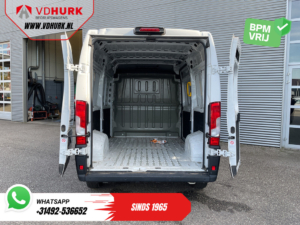 Peugeot Boxer Van 2.2 HDi 140 pk L2H2 270Gr. Doors/ Camera/ PDC/ DAB/ Cruise control/ Air conditioning