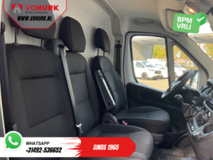 Peugeot Boxer Van 2.2 HDi 140 pk L2H2 270Gr. Doors/ Camera/ PDC/ DAB/ Cruise control/ Air conditioning
