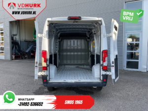Peugeot Boxer Van 2.2 HDi 140 pk L2H2 270Gr. Doors/ Camera/ PDC/ DAB/ Cruise control/ Air conditioning
