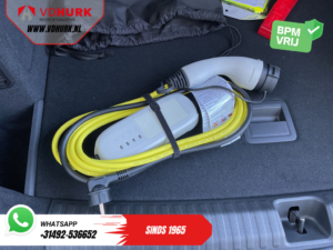 CUPRA Terramar SUV 1.5 TSI e-Hybrid 272 pk VZ Limited z panoramicznym dachem / wyświetlaczem head-up / systemem audio Sennheiser / kamerą 360° / reflektorami Matrix / szybką ładowarką / elektrycznie sterowaną klapą bagażnika / elektrycznym hakiem holowniczym / pamięcią ustawień / S