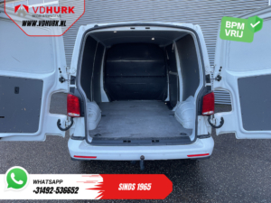 Volkswagen Transporter Van 2.0 TDI 150 PS DSG Automatic L2 LED/ Adaptive Cruise Control/ CarPlay/ Auxiliary heater/ Heated seats/ Sat-nav/ Air conditioning/ Camera/ Park Distance Control/ 16-inch alloy wheels/ Tow bar